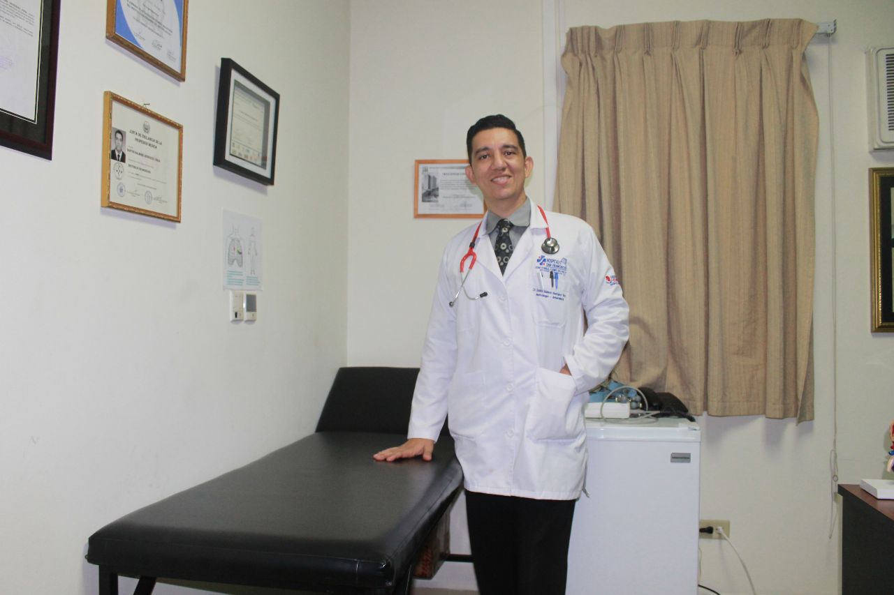 Dr. Santos Balmore Henríquez Viera