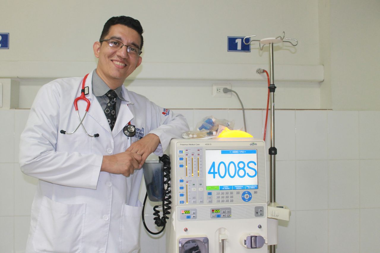 Dr. Santos Balmore Henríquez Viera