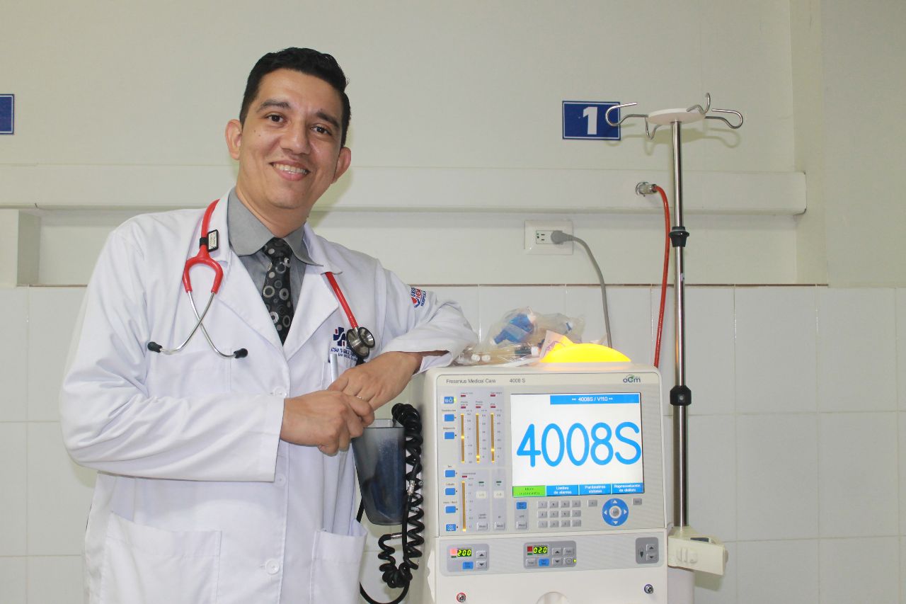 Dr. Santos Balmore Henríquez Viera