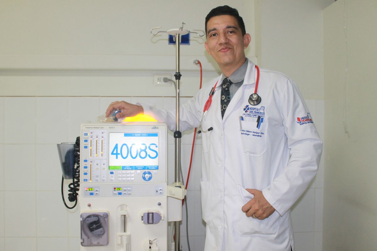 Dr. Santos Balmore Henríquez Viera